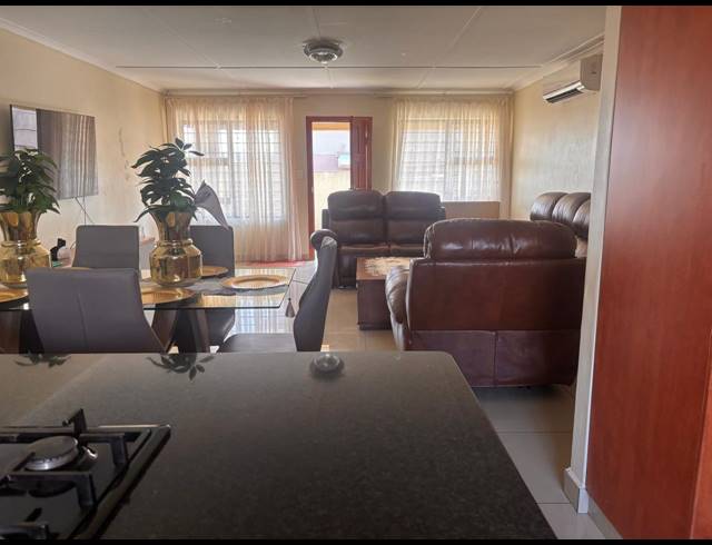 3 BEDROOM TOWNHOUSE FOR SALE IN ZSM INDUSTRIAL